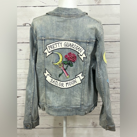 Torrid Exclusive Sailor Moon and Scouts Patch Denim Jacket in Size 1 - Picture 3 of 9